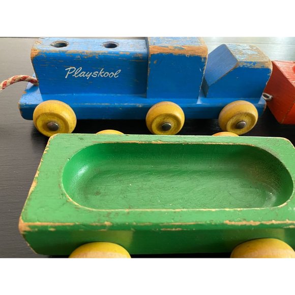 PLAYSKOOL WOODEN TRAIN - 1960s - 4 Pieces - Locomotive, 2 Cars, Caboose - Picture 2 of 6